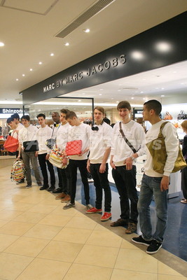 マーク By マーク ジェイコブス 新宿にバッグ アクセサリーの新店舗 写真22枚 ファッション ニュースならmode Press Powered By Afpbb News