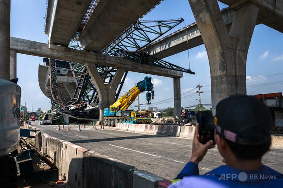 タイ・バンコク郊外でクレーン倒れ2人死亡 2日連続の倒壊事故