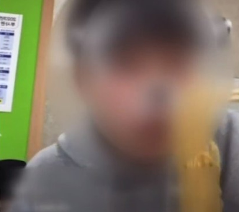 授業時間にラーメンを食べる原州のある高校生（写真=KBS報道画面のキャプチャー）(c)news1