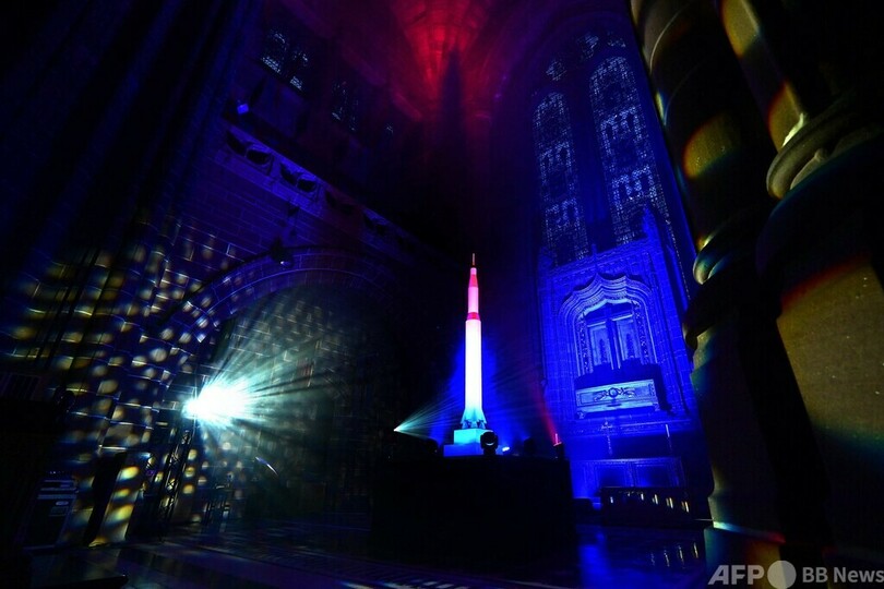 英リバプール大聖堂で光と音のインスタレーション