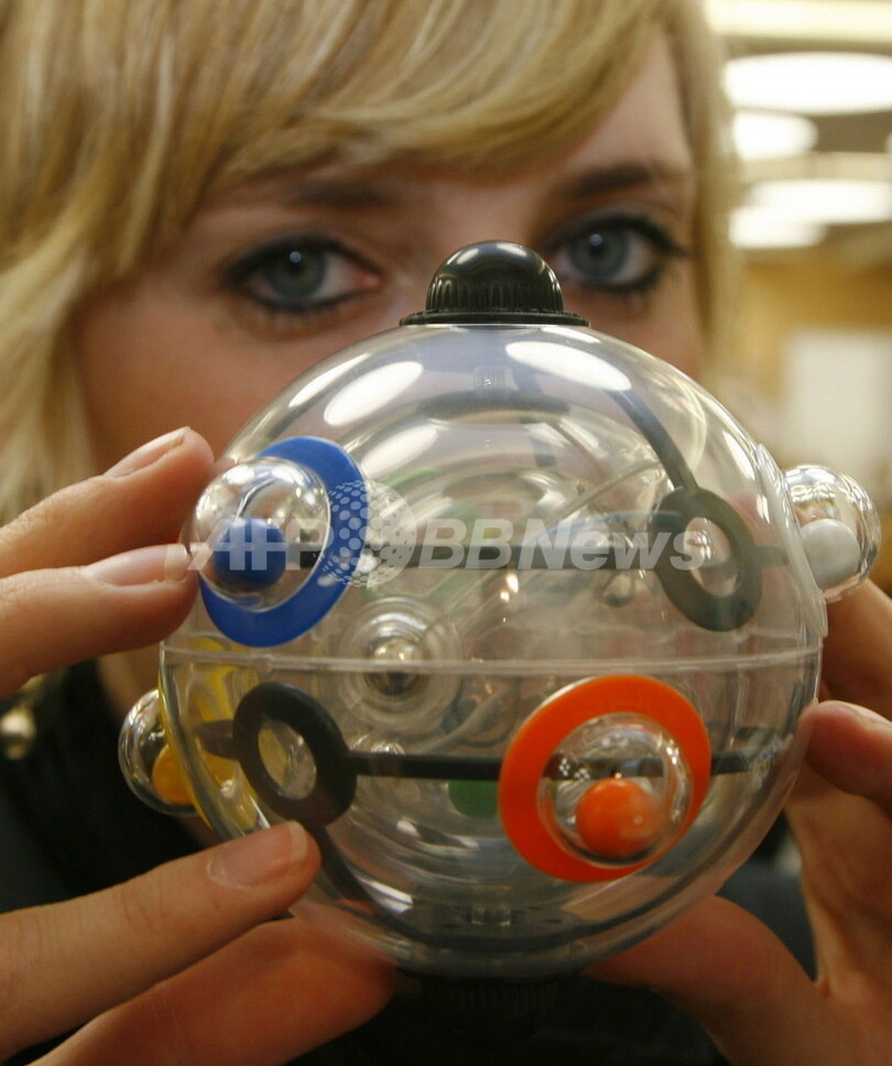 ルービック・キューブに新作誕生、今回はキューブじゃなくて球体です