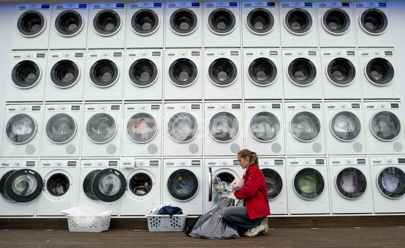 ベルリンの中心地に｢洗濯機の壁｣が出現、ドイツ