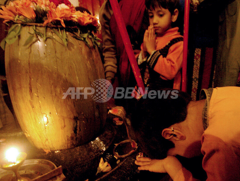 シバ神の聖なる男根像をめざし、1万3000人が巡礼