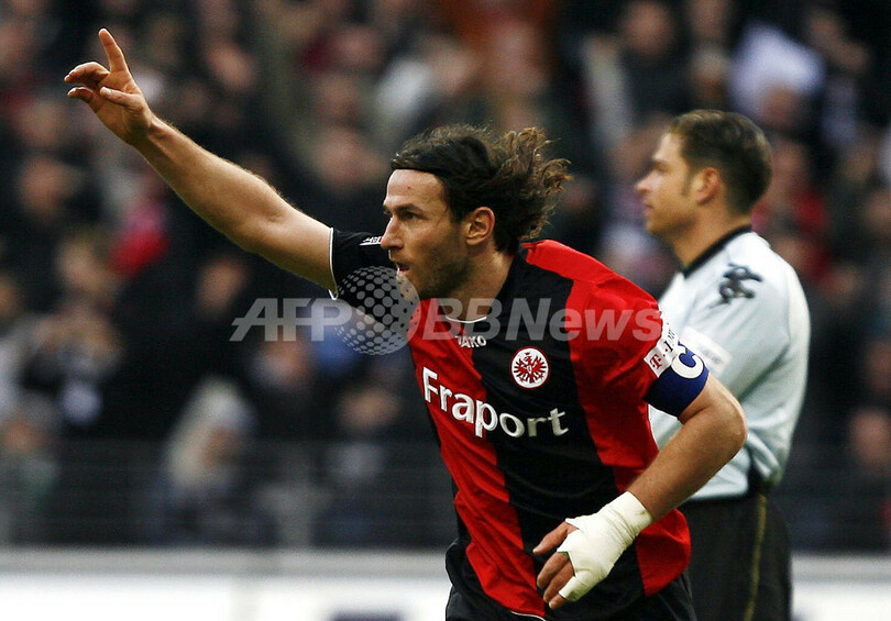 ブレーメン アウェーでフランクフルトに敗れる