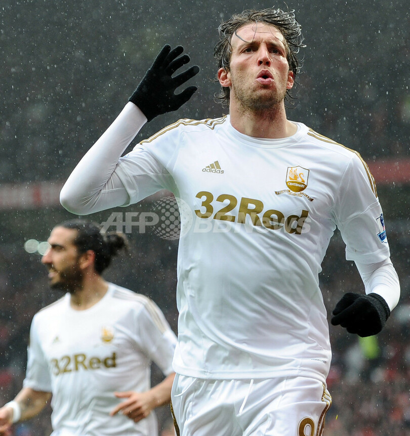 マンUが勝利、ファーガソン監督の本拠地最終戦に花添える