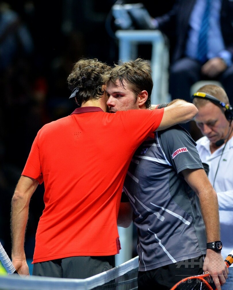フェデラー、ワウリンカとの激戦制し決勝へ ATPツアー・ファイナル