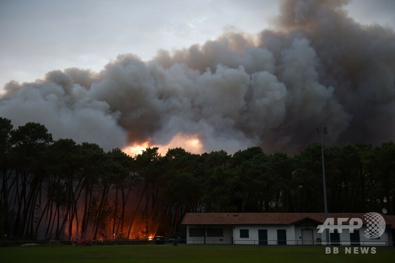 フランス南西部で森林火災 熱波でさらなる火事に警戒