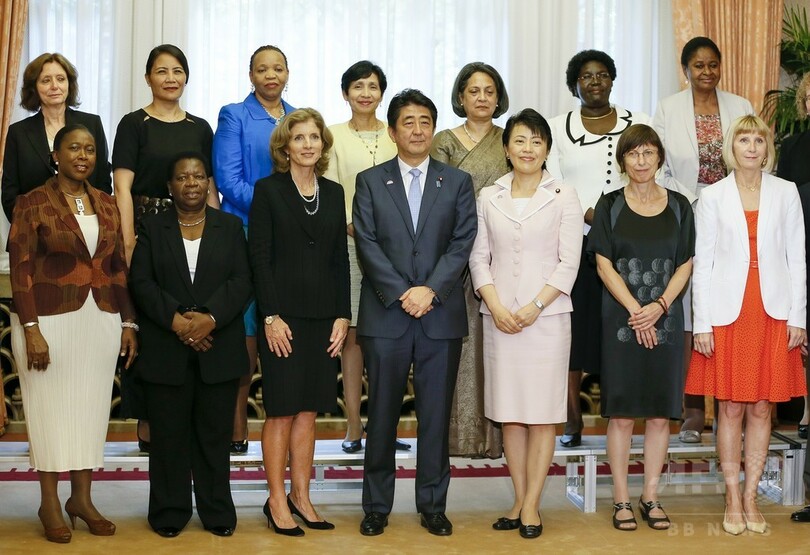 安倍首相、女性の駐日大使ら招き昼食会