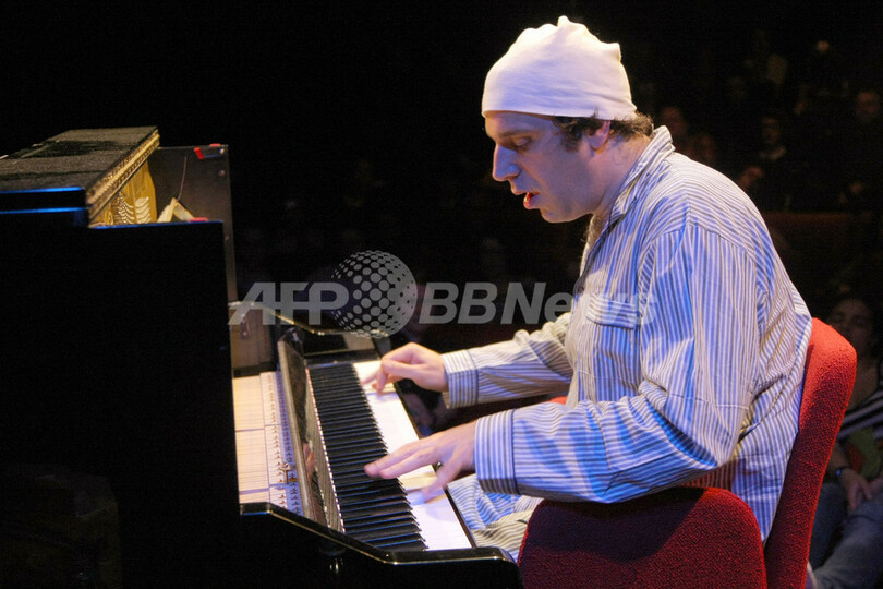 27時間のソロ・コンサート！カナダ人音楽家がギネス記録を破る