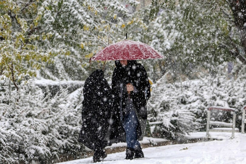 イランの首都テヘランに大雪、交通渋滞や複数地域で休校も