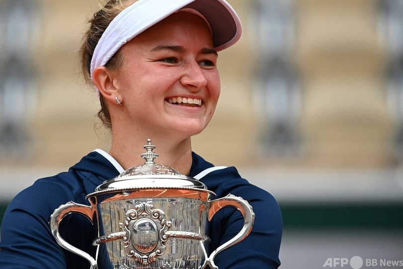 クレイチコバが全仏OP制覇 ノボトナさんにささぐGS初優勝