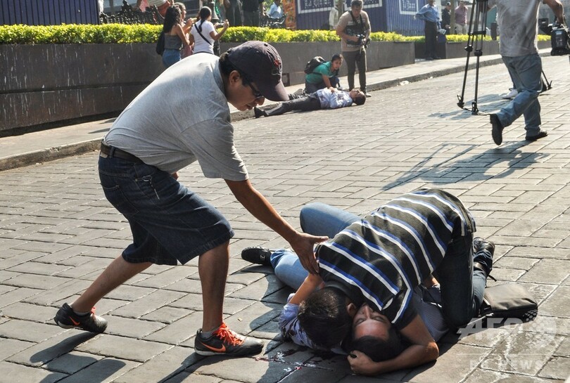 メキシコの広場で銃撃、2人死亡 労働組合同士の抗争か