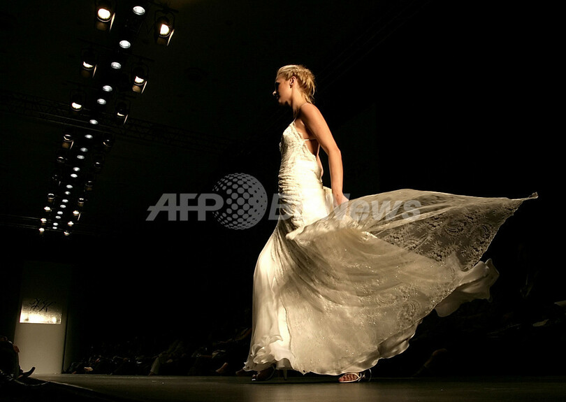 ＜08年春夏アテネ・コレクション＞Victoria Kyriakides、新作を発表
