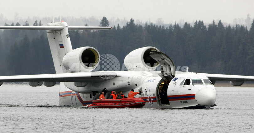 ベルルスコーニ伊首相、タフガイ・プーチン露首相に張り合う