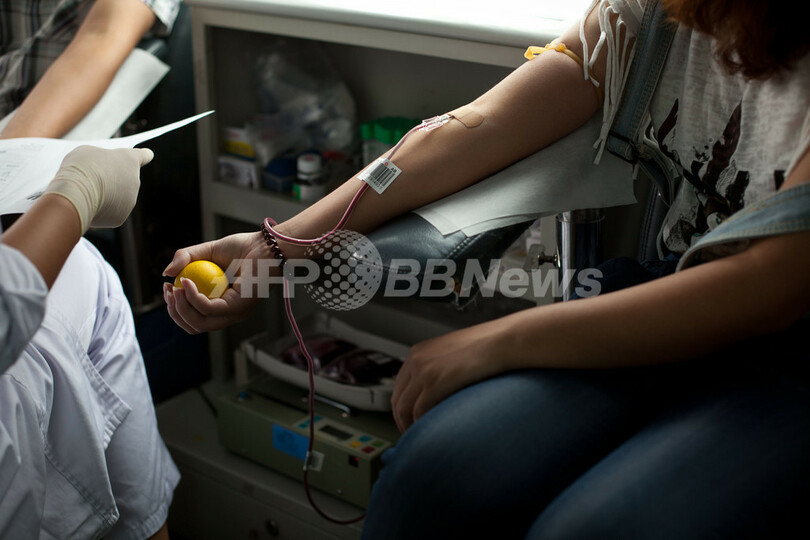 中国で女性同性愛者の献血が解禁に