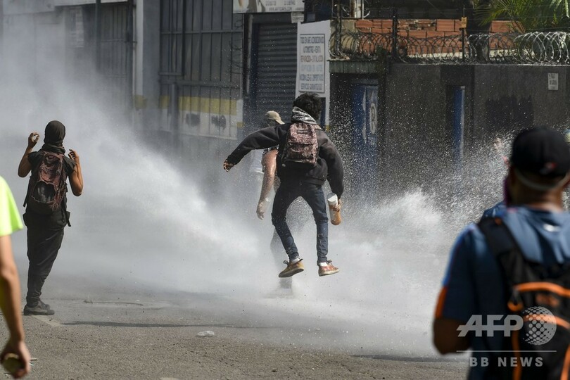 ベネズエラで衝突続く 1人死亡、46人負傷 野党指導者はデモ継続呼び掛け