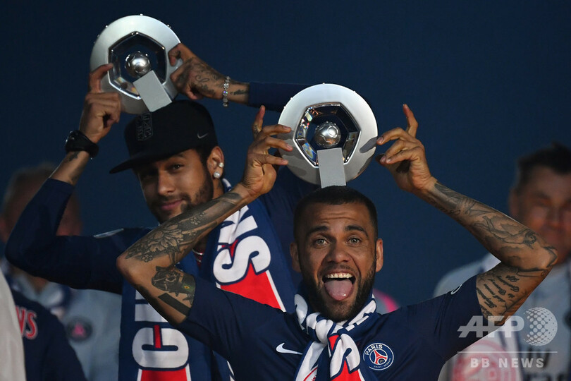 ダニエウ・アウベスがPSG退団を表明、今後については触れず