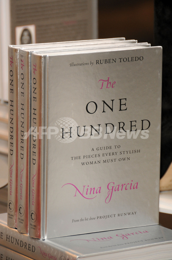 ニーナ・ガルシア、NYの百貨店で自著の出版イベント