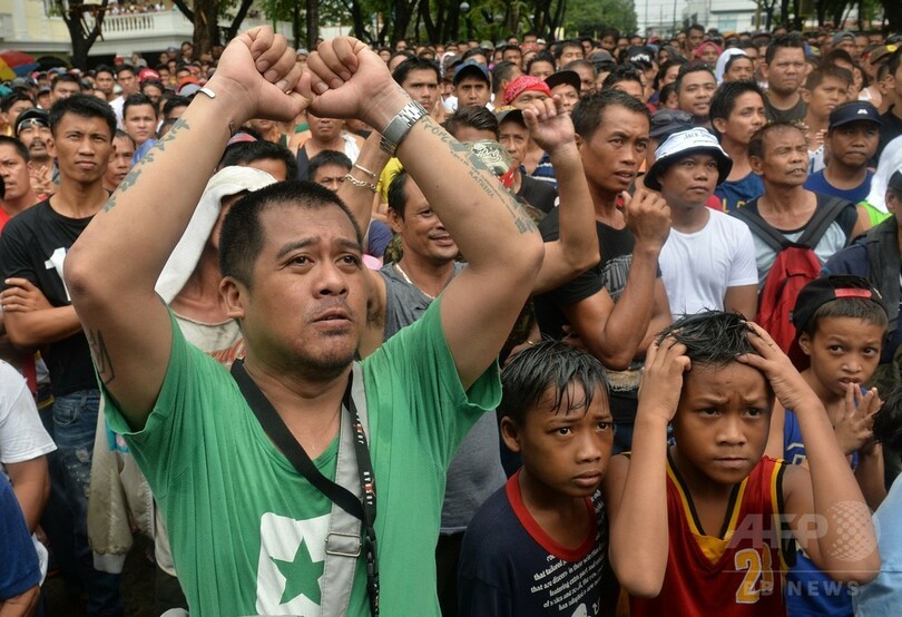 フィリピン中が見守った世紀の一戦、国民はパッキャオ敗戦に落胆