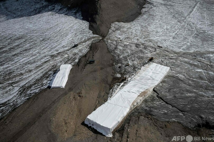 氷雪の溶解加速、雪原の観光地「グレイシャー3000」 スイス