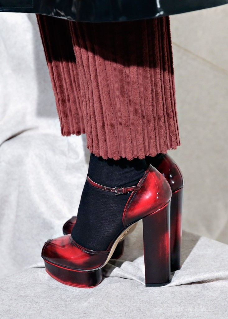 ルイジ・ギッリの写真に魅せられたロマンティックな世界観、「イサアーフェン」15/16年秋冬