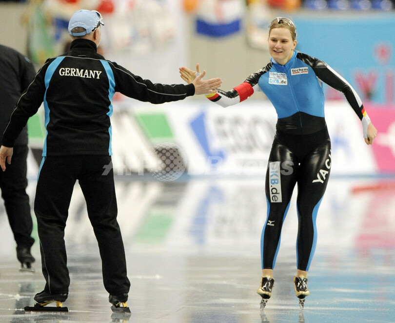 ジェニー・ウォルフ 女子500メートルで優勝