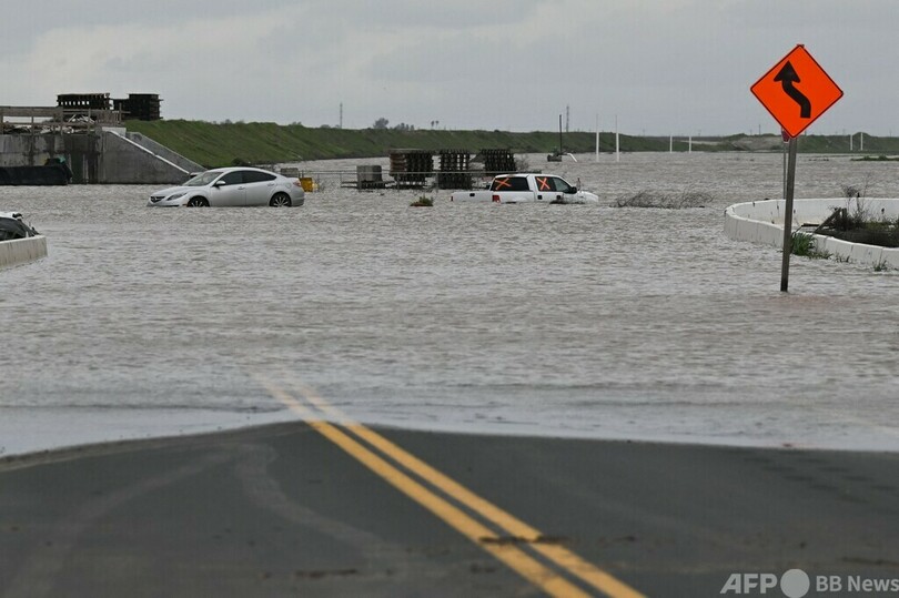 第2次大戦中に干上がった湖、異例の豪雨で復活か 米加州