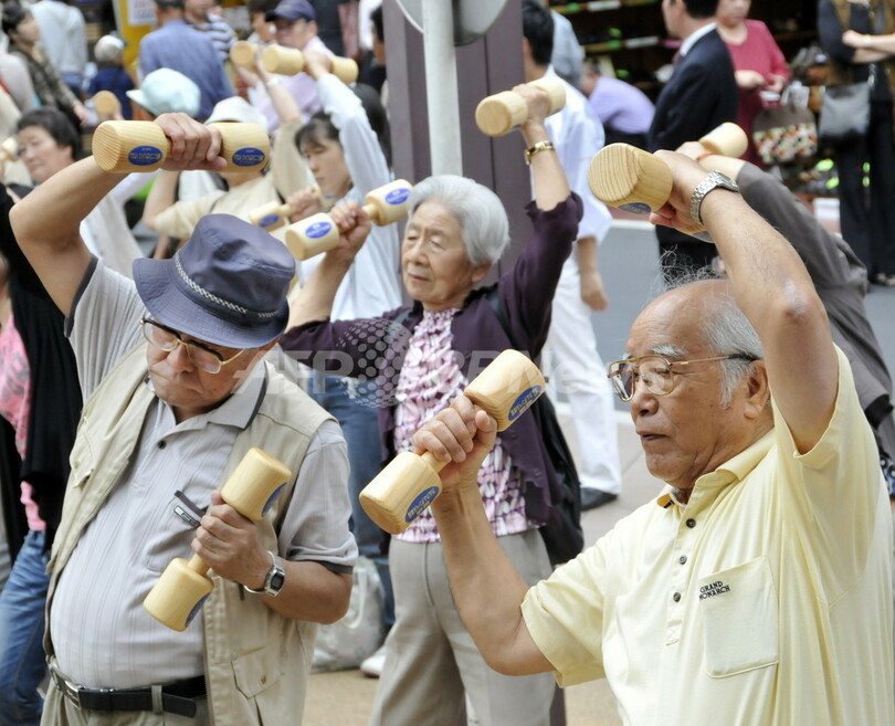 100歳以上が過去最多、厚労省