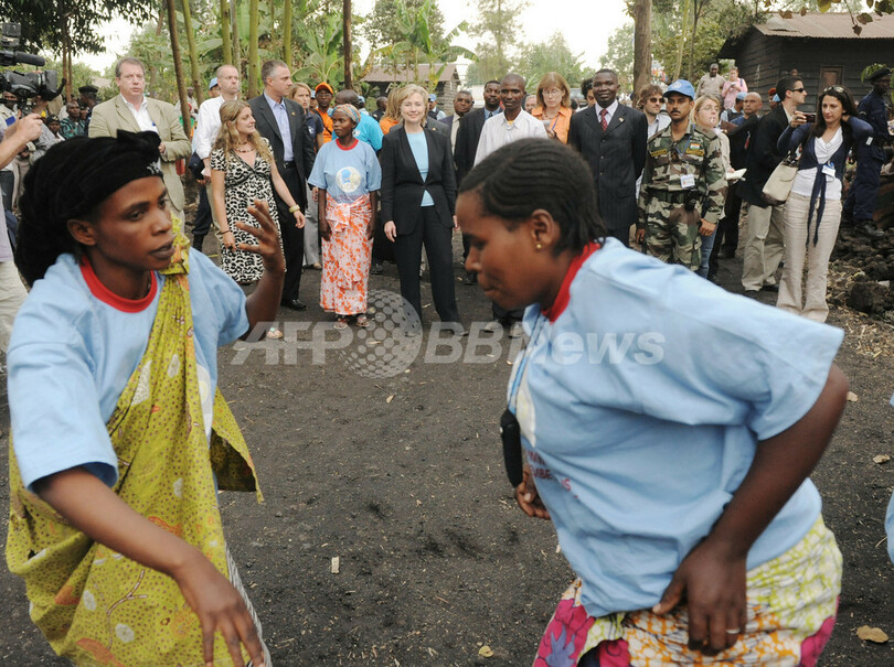 クリントン長官のコンゴ訪問顛末記、「魔法のつえなどない」