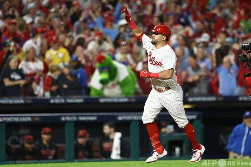 フィリーズ連勝 打線爆発で10得点 ナ・リーグ優勝決定S