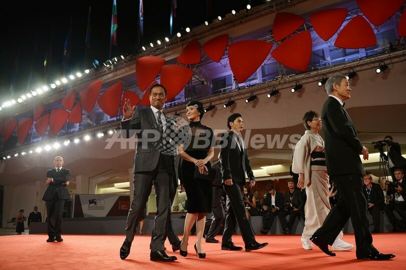 『許されざる者』の渡辺謙、ベネチア映画祭に登場