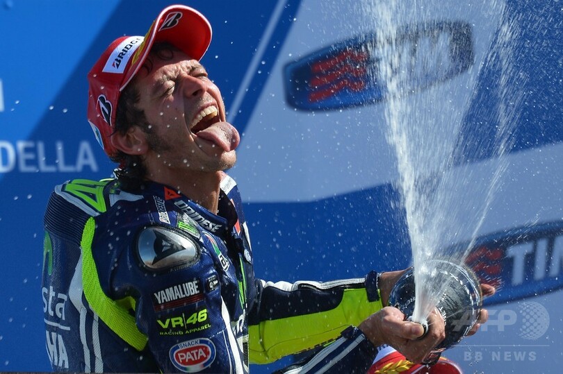 ロッシがサンマリノGPで今季初優勝、マルケスは15位に終わる