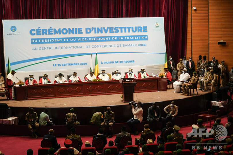 マリで暫定大統領就任、平穏な政権移行誓う