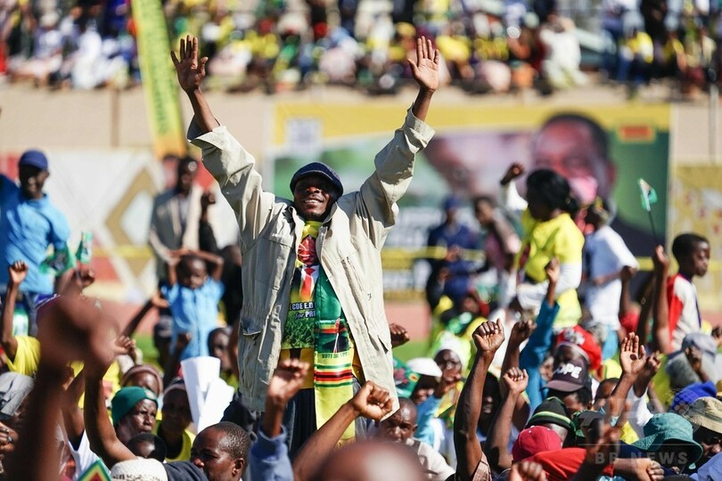 ジンバブエの与党集会で爆発 15人負傷 大統領暗殺未遂か