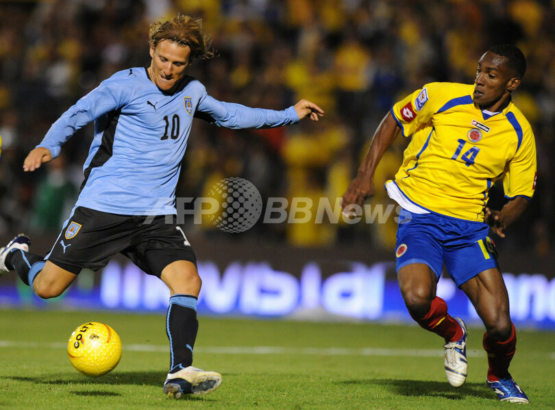 ウルグアイ コロンビアに勝利