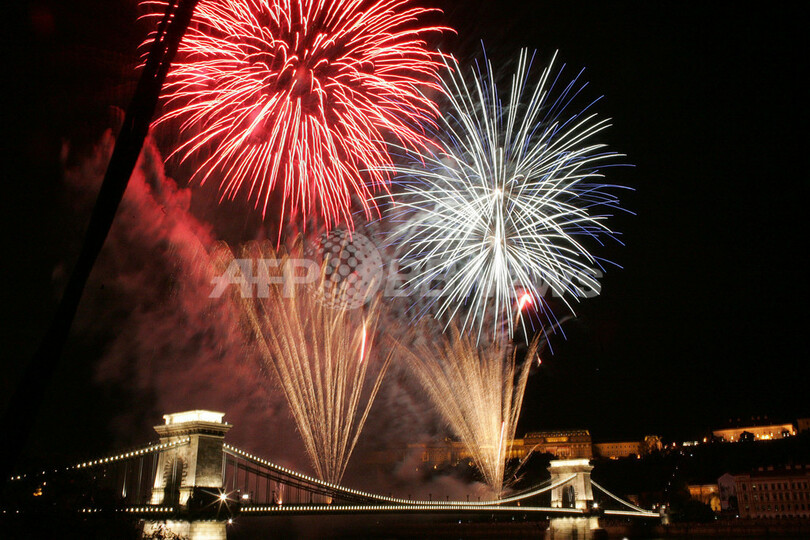 ハンガリー建国1007周年記念日、花火大会華やかに
