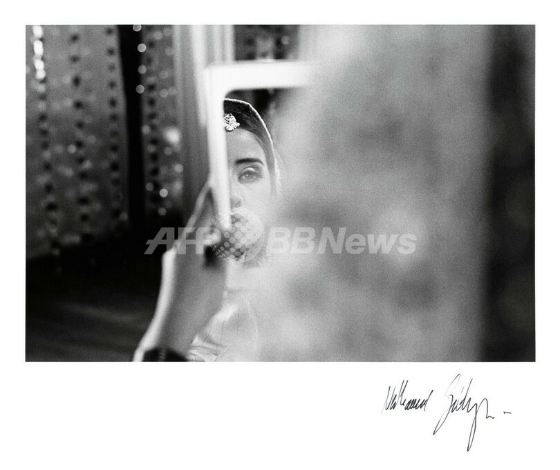 コアントローが難民女性を支援、チャリティ・アートプロジェクトに注目