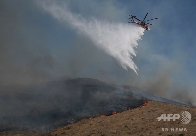 ロナルド・レーガン大統領図書館近くで新たな山火事、急速に延焼 米加州