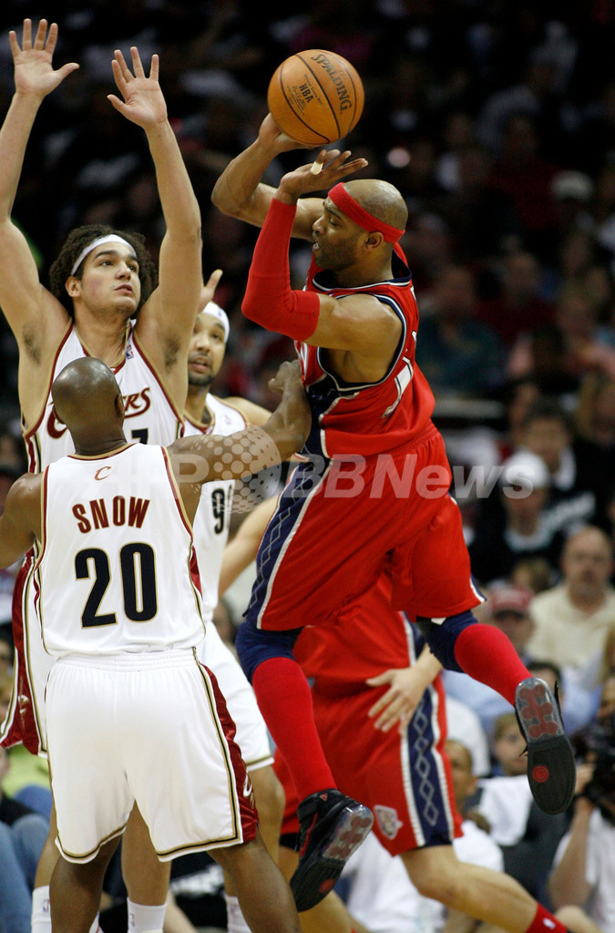 ＜06-07NBA プレーオフ＞キャバリアーズ ネッツを降し準決勝初戦を白星で飾る - 米国