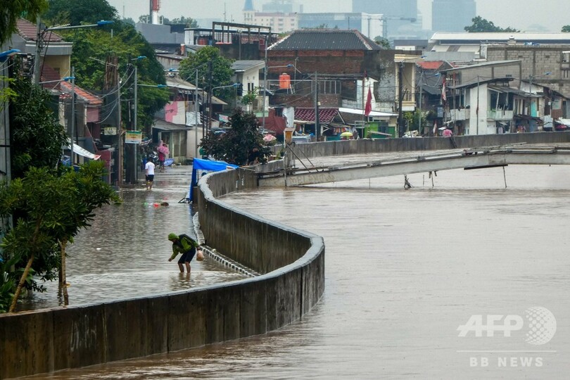インドネシア首都で豪雨による洪水、先月に続き