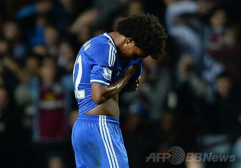 チェルシー、9人の戦いで敗れて優勝争いに暗雲