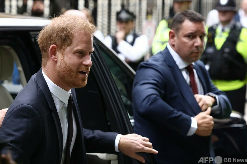 ヘンリー英王子が法廷証言「メディアにむしばまれた」