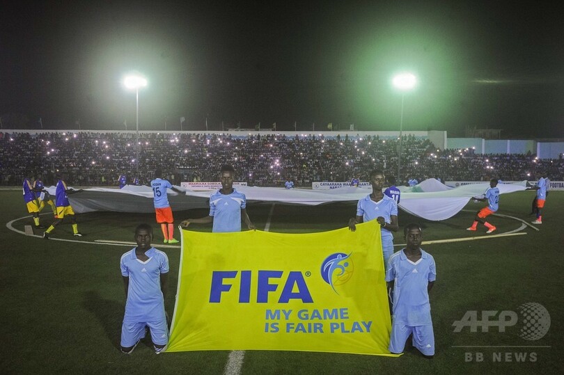 ソマリア首都、約30年ぶりにサッカーの夜間試合 「歴史的な一夜」
