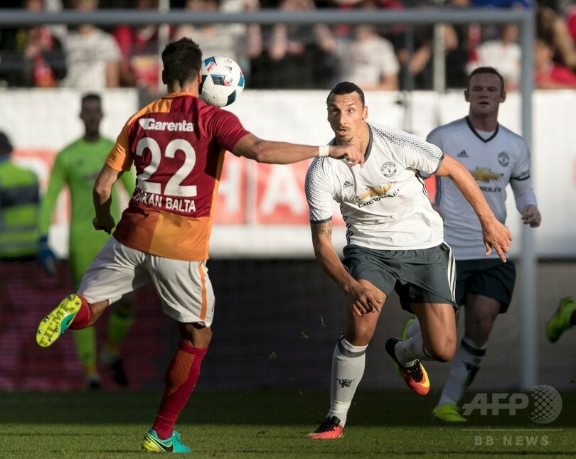 イブラがマンUデビュー弾！ 190秒でボレーシュート決める