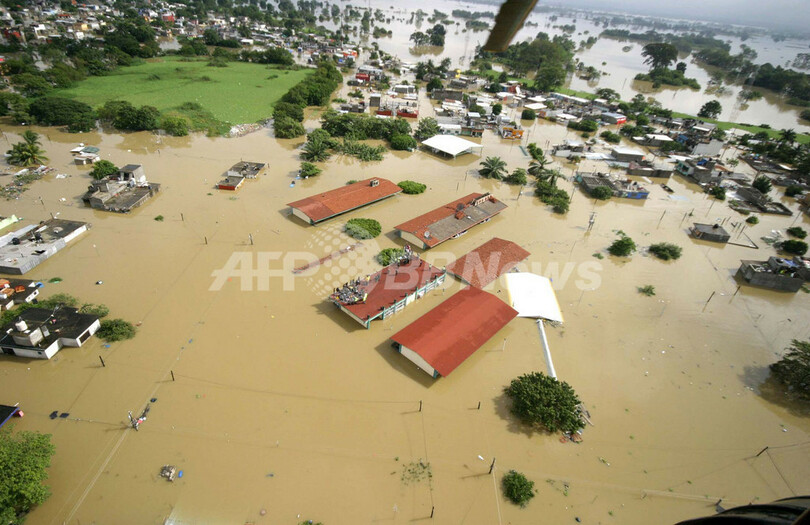 メキシコ南部の大洪水、死者1人、被災者100万人