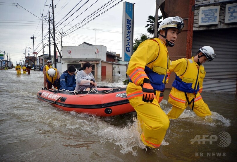 豪雨で鬼怒川氾濫、各地で洪水