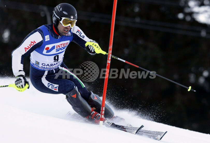モエルッグ 男子回転第8戦でシーズン初優勝