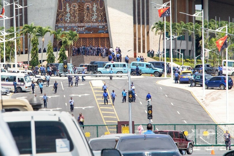 パプアの警官と兵士ら、APEC手当の支払い求め議事堂に乱入