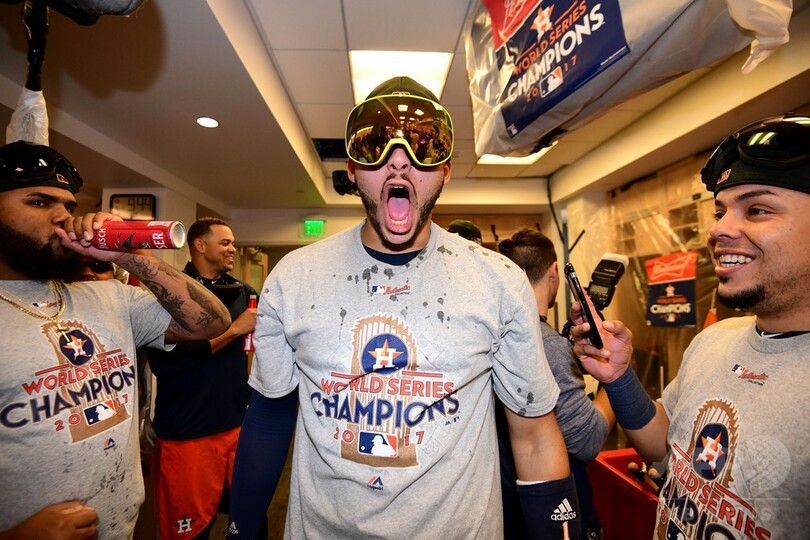 チャンピオン「ウエディング」リング！？ ア軍コレアがWS制覇直後に求婚