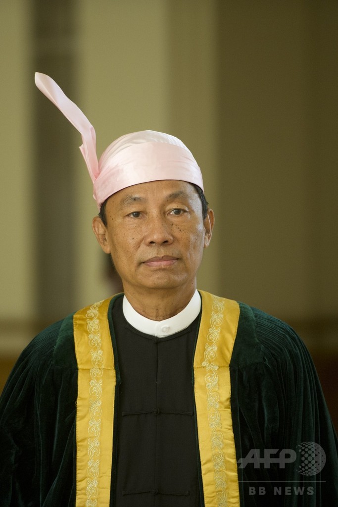 ミャンマー総選挙後初の議会、スー・チー氏ら登院